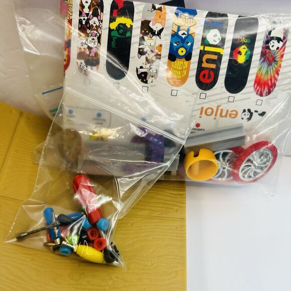 Tech Deck Huge Lot Ramps Stairs Fingerboards Ripper Skull Samurai Santa Cruz - Picture 6 of 8